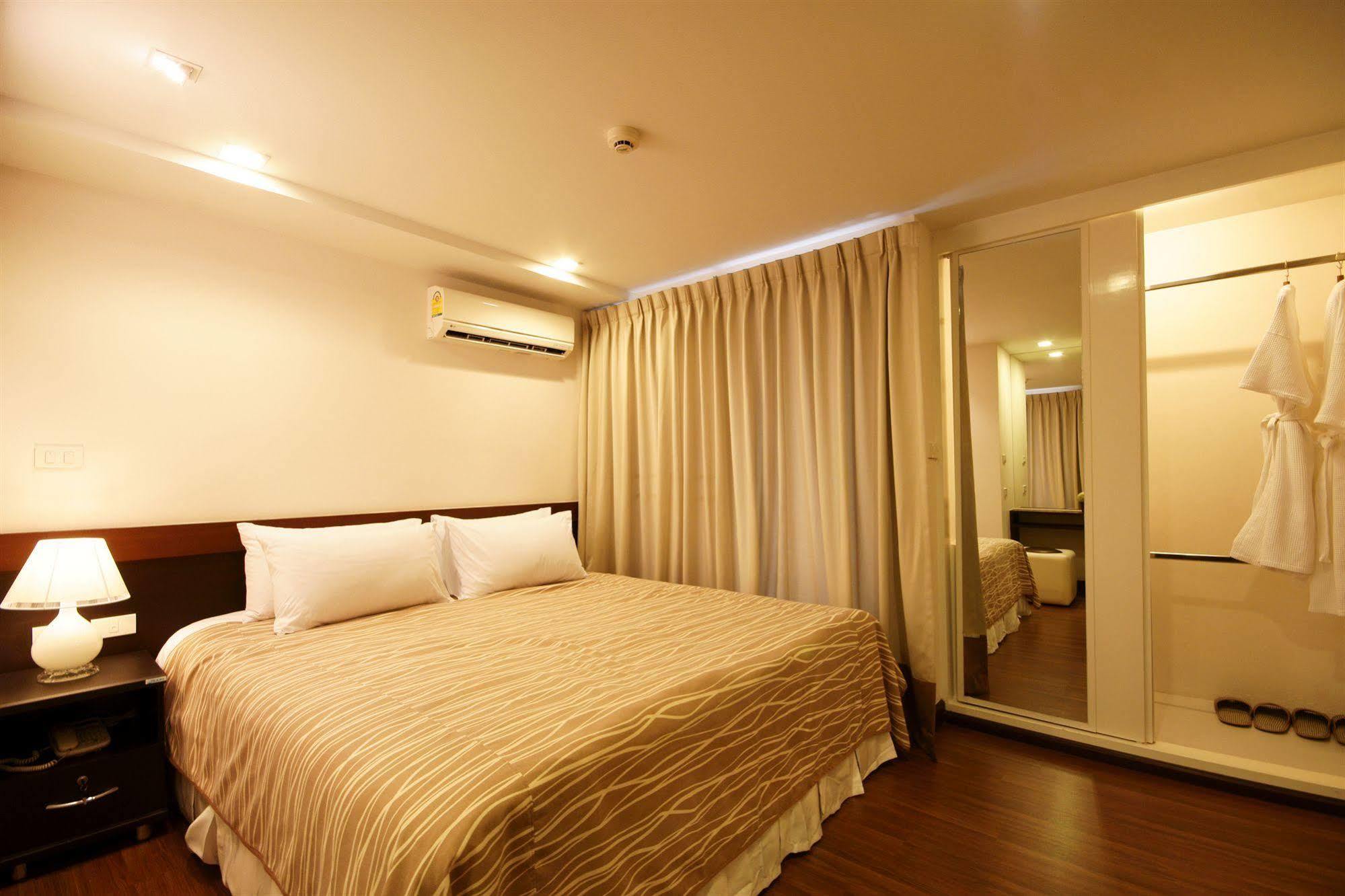 I Residence Hotel Sathorn - Sha Plus Bangkok Room photo